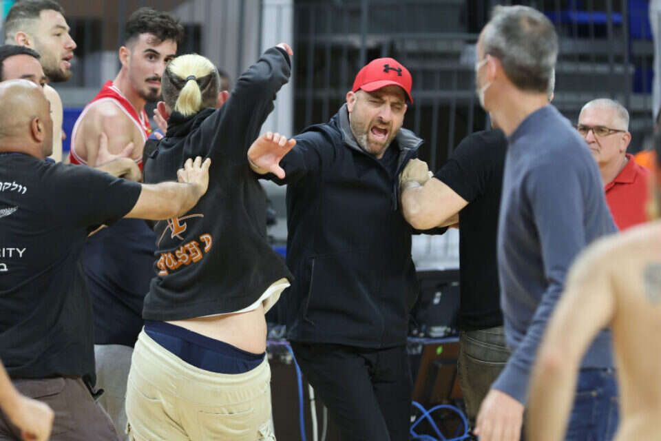 המהומה , לירון מולדובן