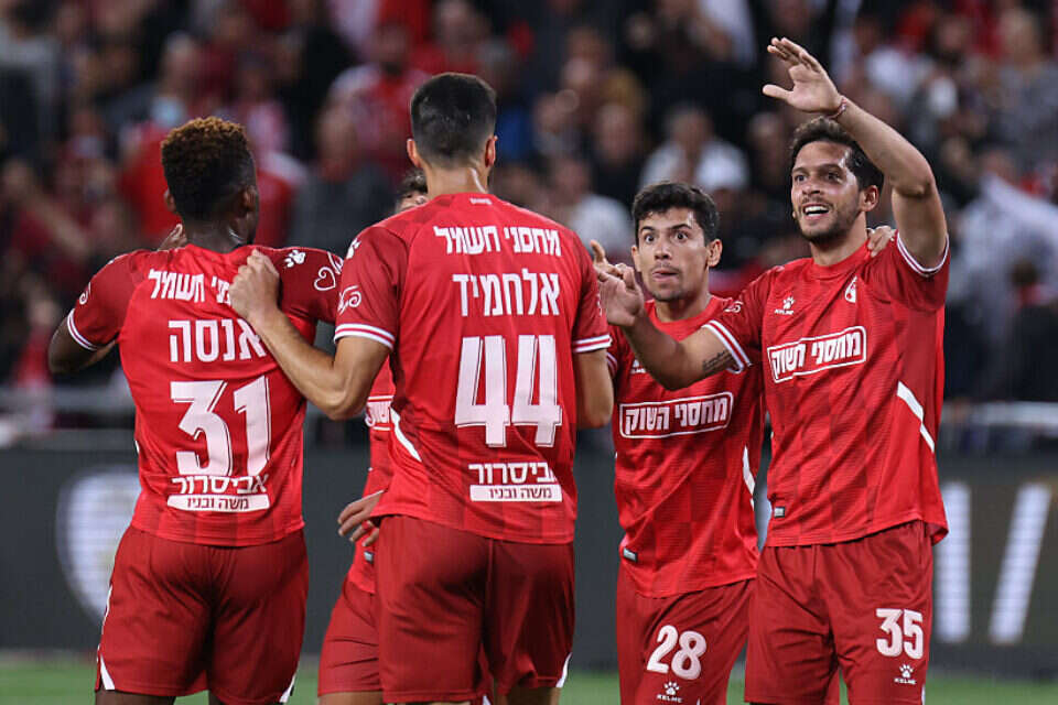 שחקני הפועל ב"ש חוגגים בחצי גמר הגביע , דני מרון
