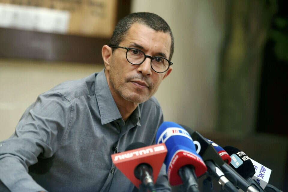 צילום: אלן שיבר // אלי טביב. יעביר את הקבוצה בבקרה? ,