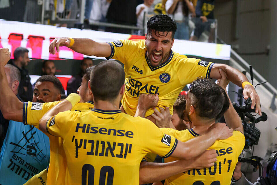ריקן והחברים חוגגים. מכבי פירקה לגורמים את הפועל , דינ מרון