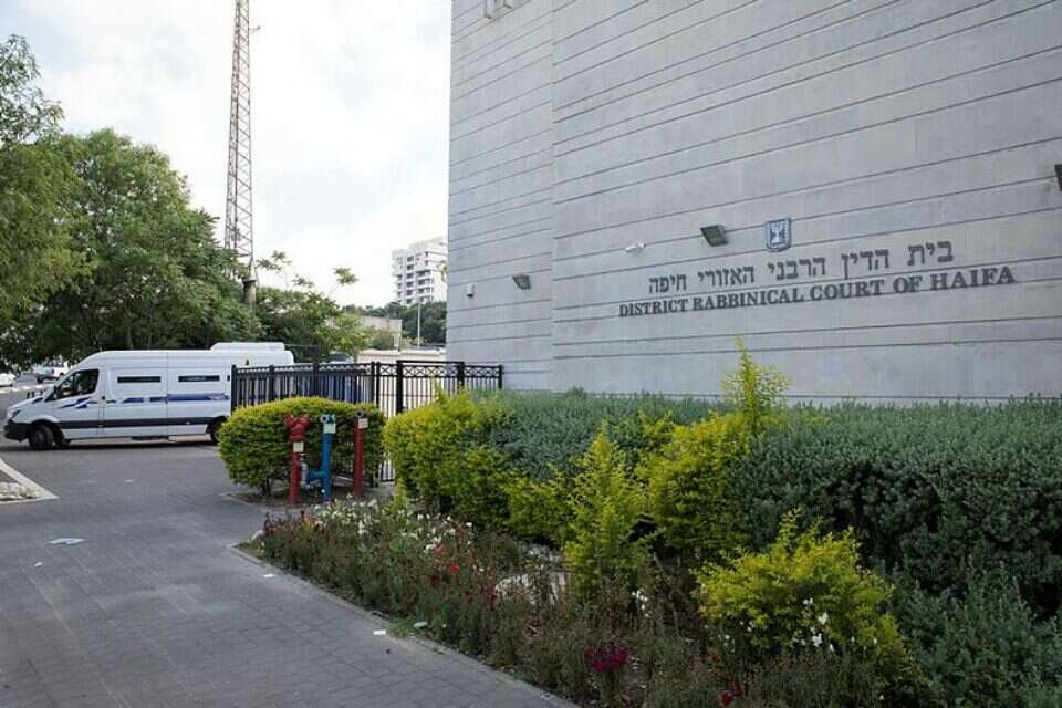 בית הדין הרבני בחיפה // צילום: מישל דוט קום , 