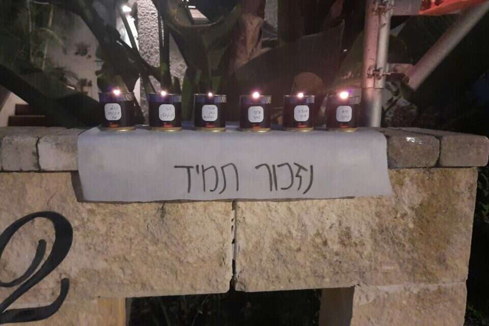 שישה נרות לזכר ששישה מיליון נרצחים ,
