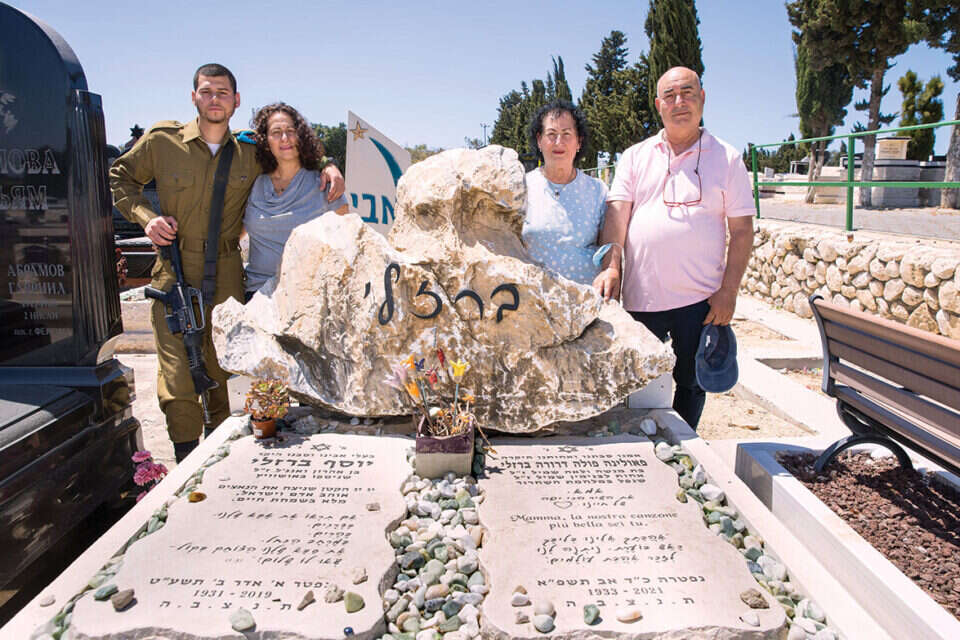 "הוא היה מ'השותקים', עד שהתחיל לדבר ולספר". רוני ברזלי, מיכל יאיר־ברזלי, יעל איבגי ונדב איבגי , לירון מולדובן