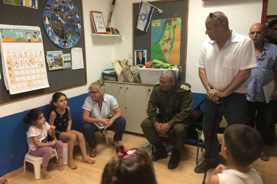 ילדים בעוטף עזה עם הרמטכ"ל // צילום: מועצה אזורית אשכול ,
