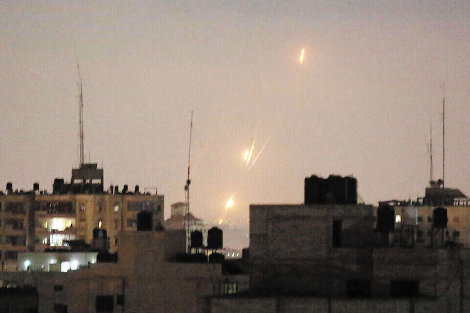 שיגור מטח רקטות לעבר ישראל // צילום: אי.פי ,