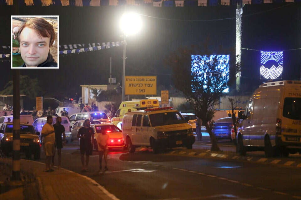 הנרצח גולב ויאצ׳סלב על רקע זירת הפיגוע , באדיבות המשפחה