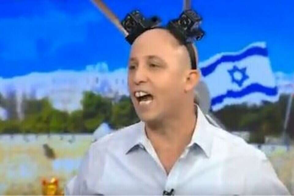 מערכון התפילין // מתוך ארץ נהדרת ,