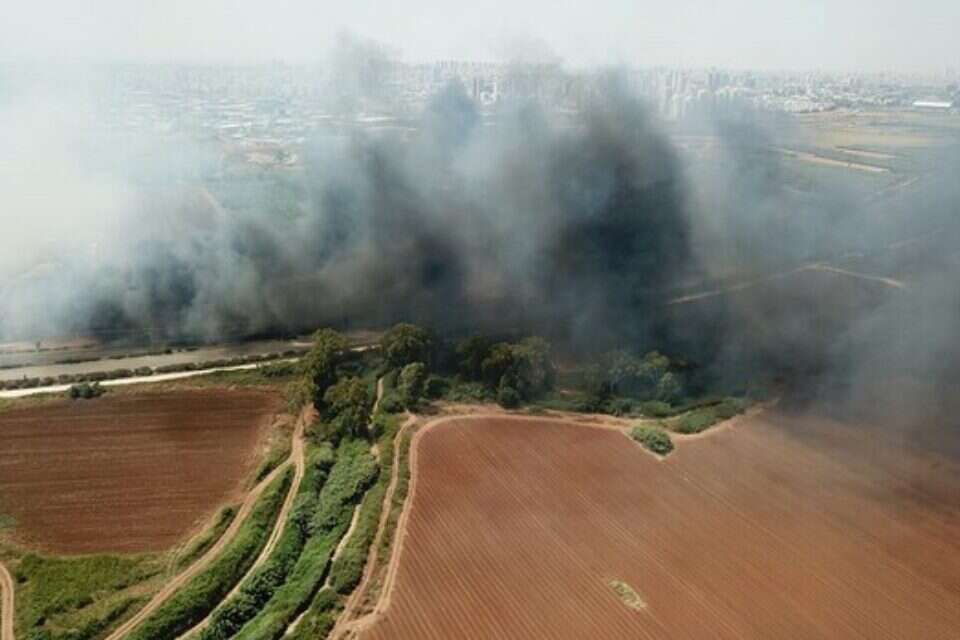 השריפה באזור ירקונים // צילום: יאיר שגיא ,