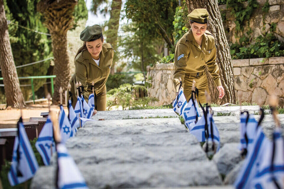 זוכרים את כולם. הכנות לטקסים בהר הרצל