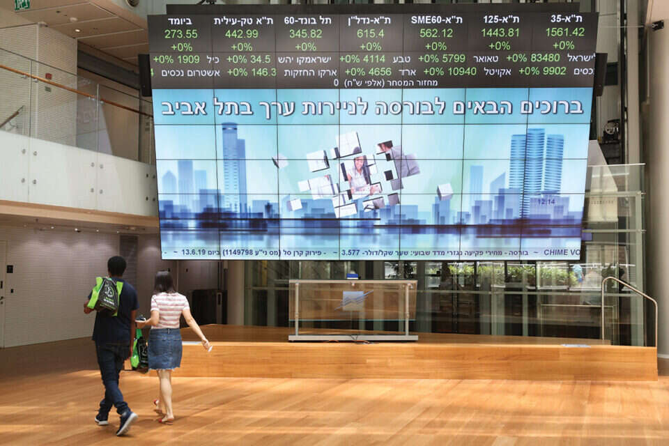גבוה בדירוג. מסכי הבורסה בתל אביב (ארכיון) , יהושע יוסף