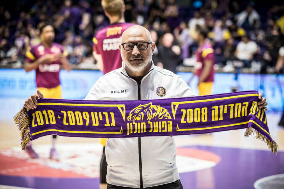 יוסי לוי. ציפיות גבוהות , עודד קרני