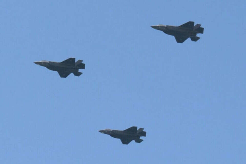 מטוסי האדיר בחוף גורדון // צילום: ינון בן שושן ,