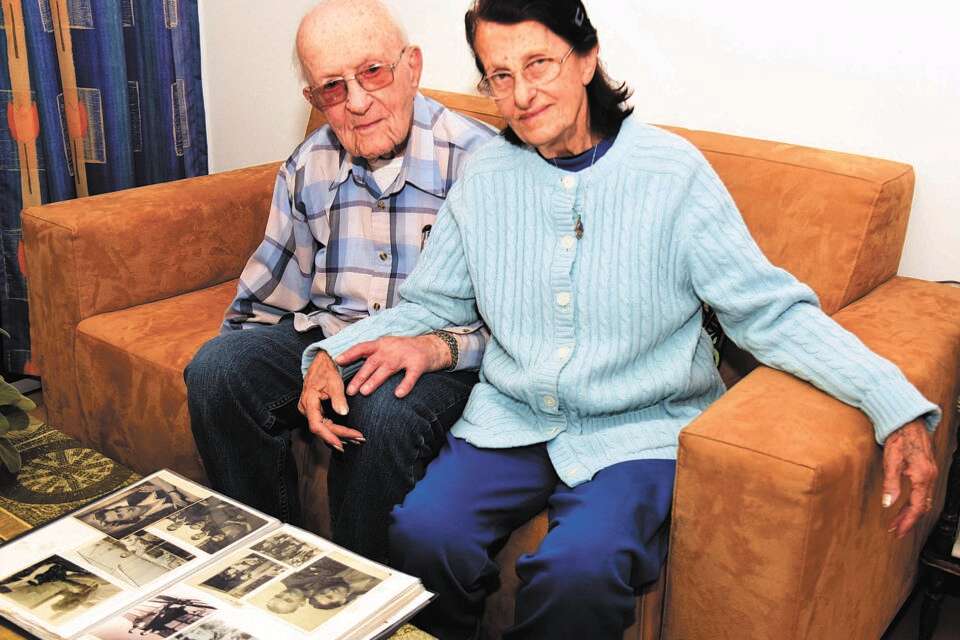 גניה ונחום. "כעובדים במפעל, הרגשנו שדבר לא יפגע בנו" // צילום: דודו גרינשפן , 