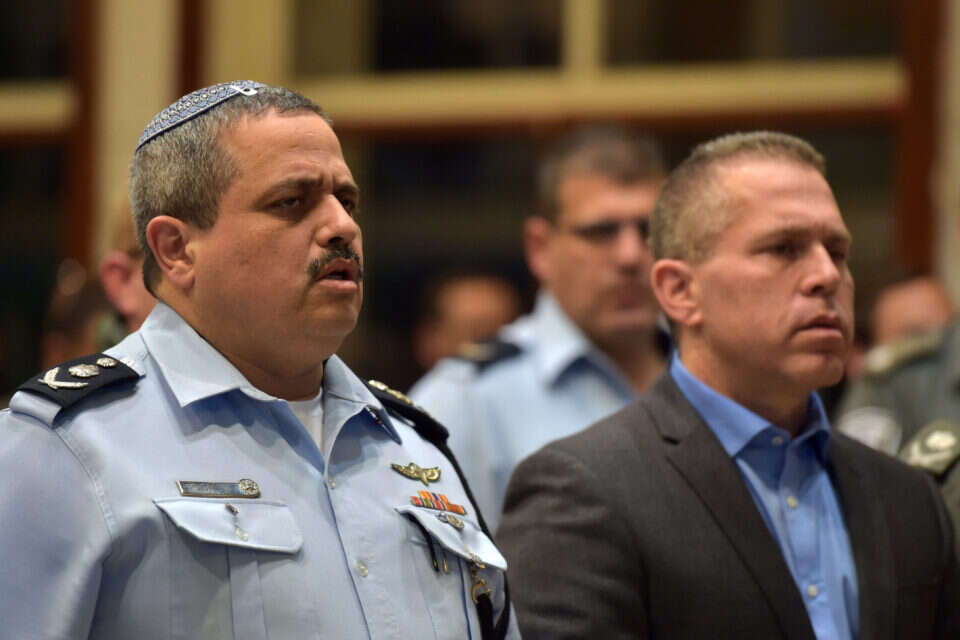 צילום: גיל אליהו/ג'יני // השר ארדן והמפכ"ל אלשיך ,