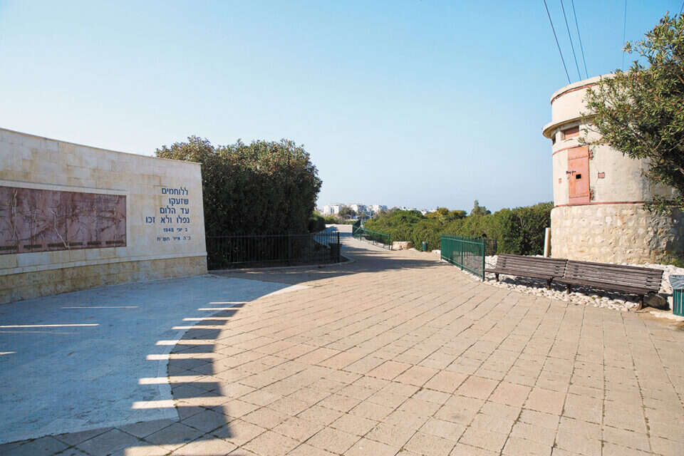 אנדרטה ללוחמים בגשר עד הלום // צילום: לירון מולדובן ,