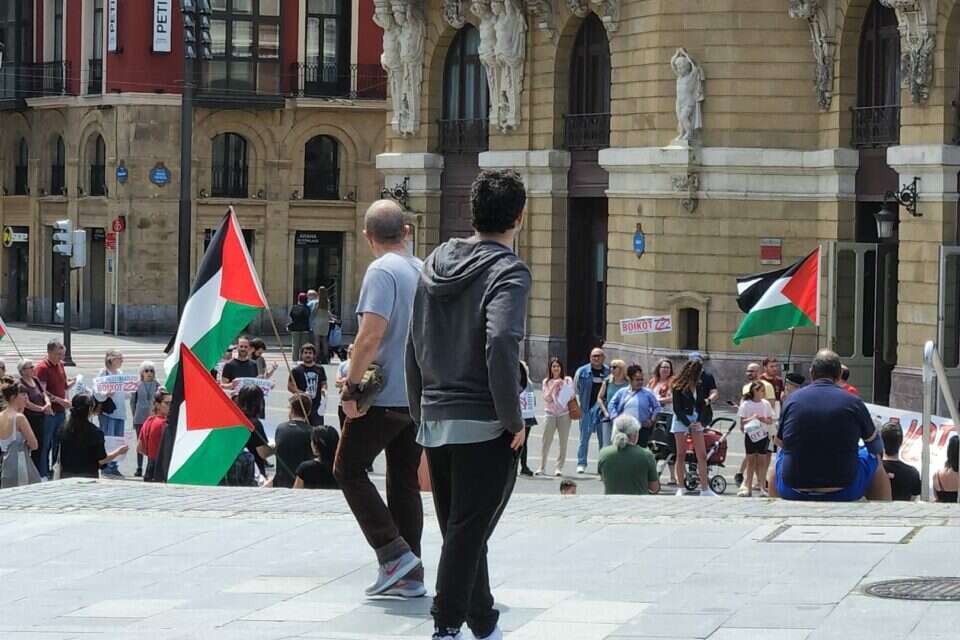 ההפגנה הפרו פלשתינית בשעה זו בבילבאו , יעקב מאיר