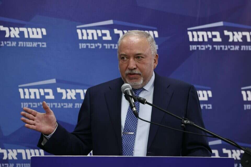 ליברמן. "אימץ עמדה מנותקת" , אורן בן חקון