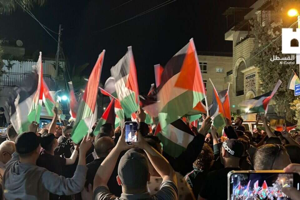 ההפגנה ברמאללה מחוץ לביתה של אבו עאקלה , מתוך טוויטר
