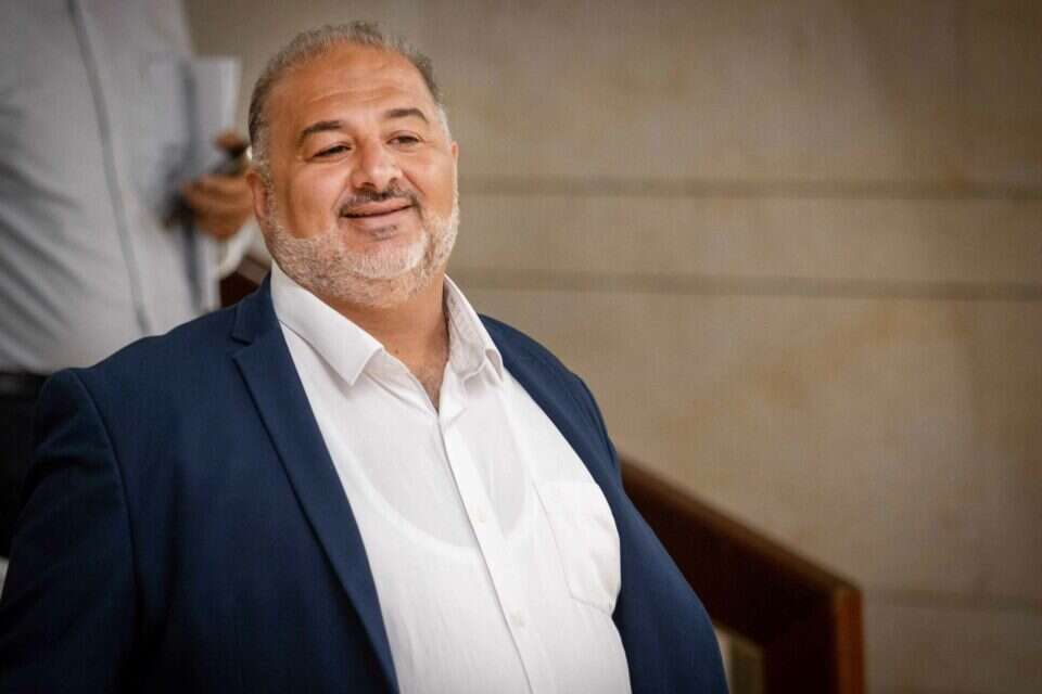 מזוהה עם הפלג הדרומי, הפחות קיצוני: מנסור עבאס , אורן בן חקון
