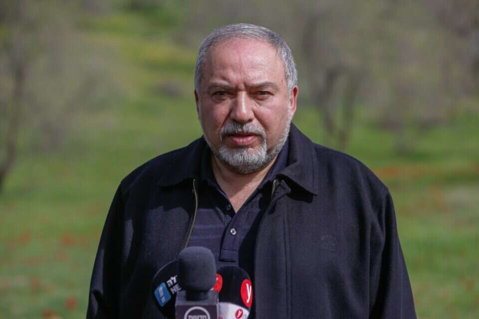 צילום: יהודה פרץ // ליברמן בביקורו באוגדת עזה ,