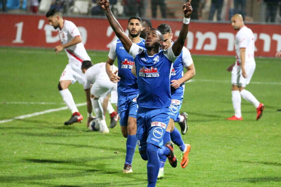 צילום: יוסי שקל // רומאריו פירס חוגג את השני של מכבי פ"ת, הערב מול סכנין ,