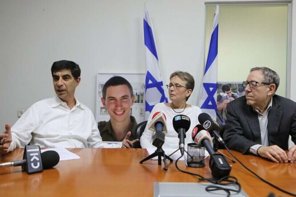 לאה ושמחה גולדין, הוריו של הדר , ללא קרדיט