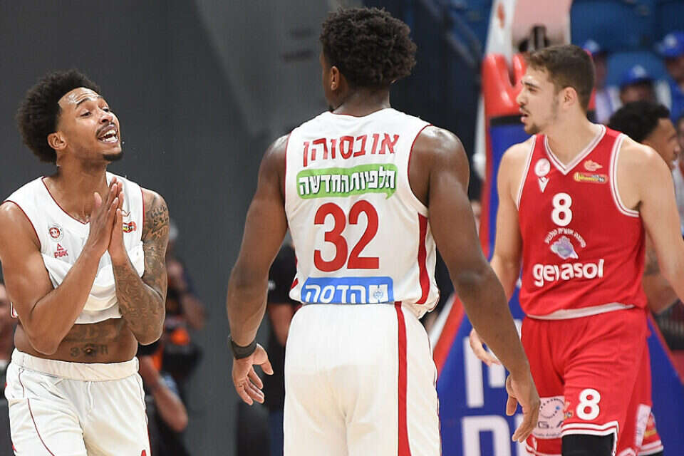 אדאמס ואובאסוהן. קל לא יהיה , ברני ארדוב