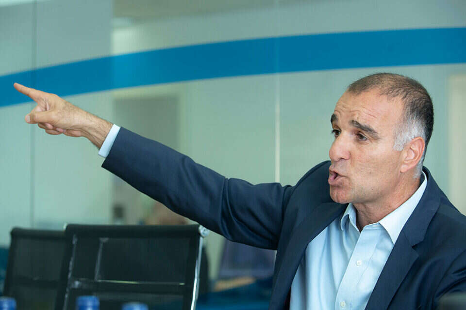 יו"ר מנהלת הליגות ארז כלפון.  , משה שי