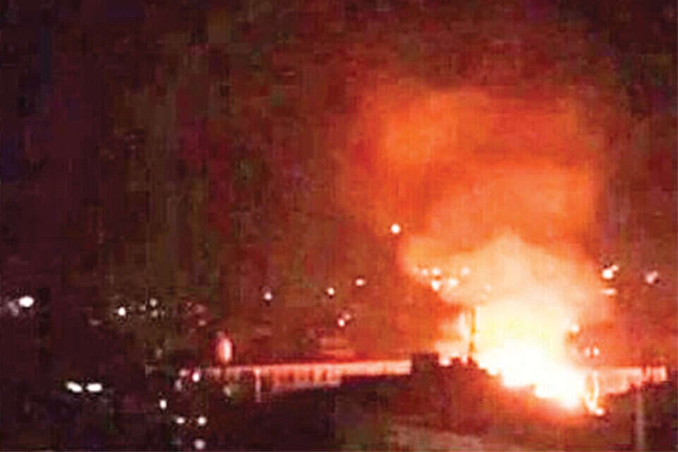 כל עליית מדרגה תעביר את הדילמה גם לטהרן. רגע הפיצוץ במתחם לייצור כלי נשק בג'מריה, ממערב לדמשק // כל עליית מדרגה תעביר את הדילמה גם לטהרן. רגע הפיצוץ במתחם לייצור כלי נשק בג'מריה, ממערב לדמשק ,
