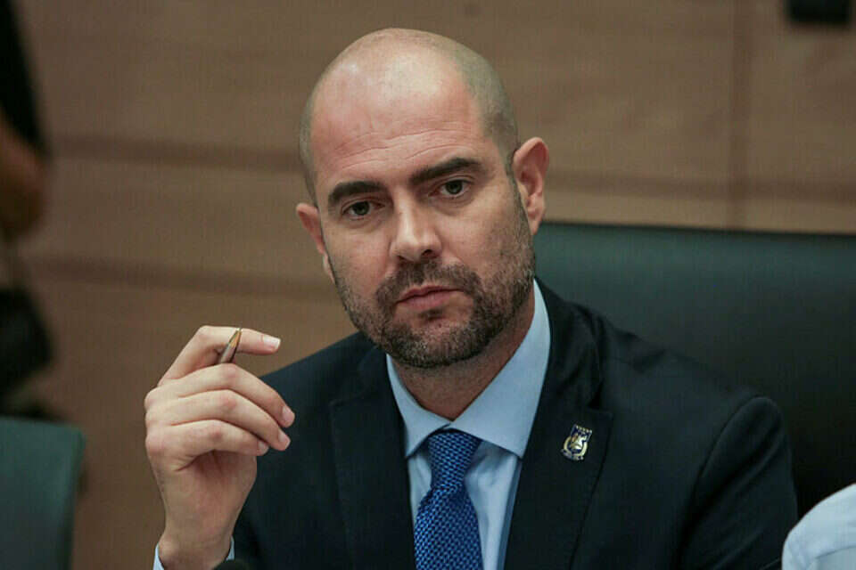 "קשיים בחקיקת החוק". ח"כ אמיר אוחנה // צילום: אורן בן חקון ,