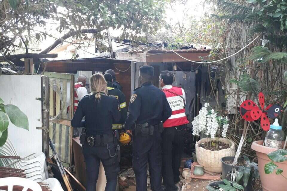זירת השריפה בשדרות // צילום: דוברות המשטרה // זירת השריפה בשדרות // צילום: דוברות המשטרה ,