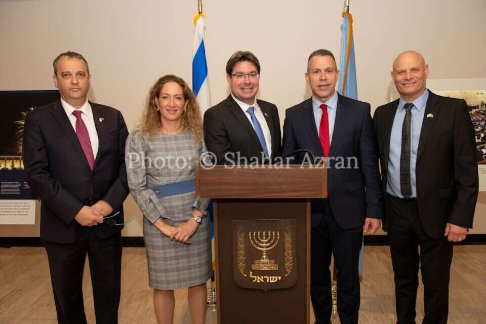 השגריר ארדן וחברי הכנסת קריב ואקוניס , אורי מיכאל, דוברות הכנסת