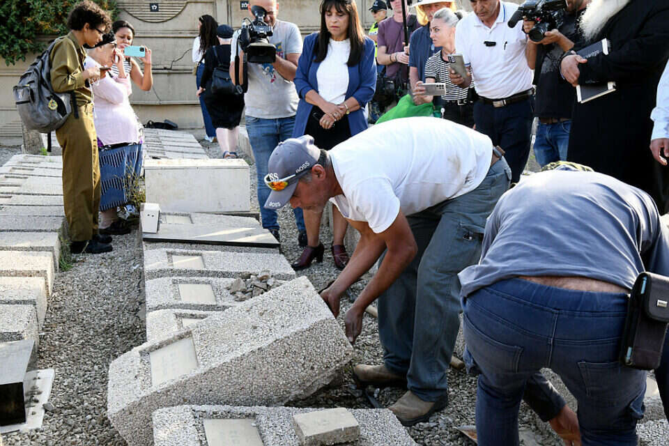 פתיחת הקבר , יוסי זליגר