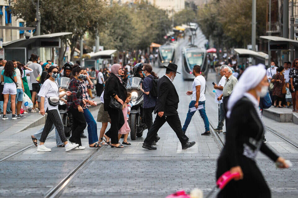 מקום שמשתנה, חיצונית ופנימית , אורן בן חקון
