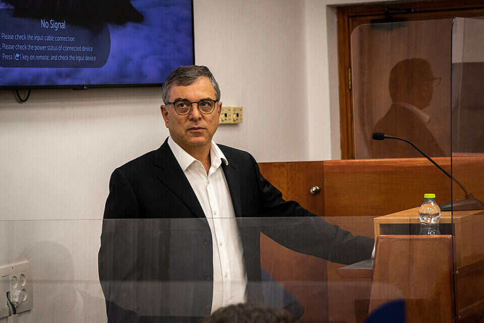 אורבך בזמן החקירה הנגדית , אורן בן חקון