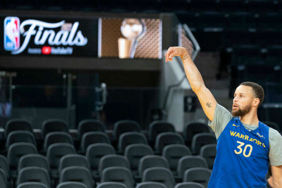 קרי. יודע לעשות גם הגנה? , USA TODAY Sports