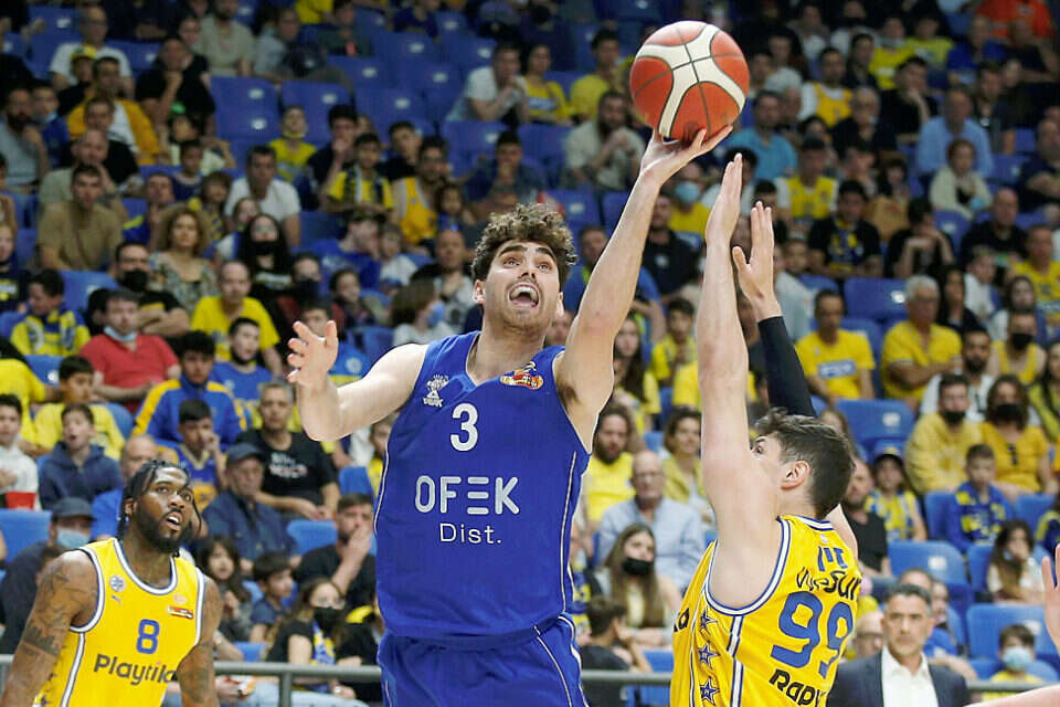 יאיר קרביץ. קפטן הרצליה יסיים עם דאבל? , אלן שיבר
