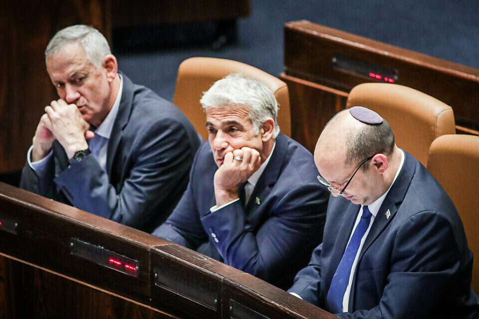 נכשלו בקיום הבטחותיהן לבוחרים. רוה"מ לפיד יחד עם בנט וגנץ , אורן בן חקון