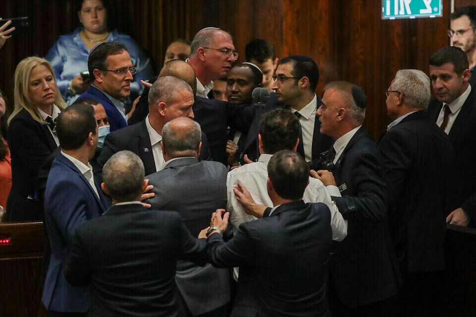 ח"כ אורבך מתמעמת במליאה עם ח"כ גנאים אחרי ההצבעה על חוק תקנות יו"ש , אורן בן חקון