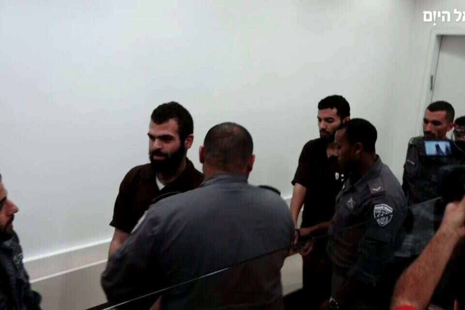 מחבלי הפיגוע באלעד מובאים לדיון בבית המשפט (ארכיון)