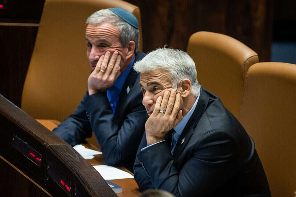 לפיד ושטרן. מפלגת יש עתיד מעדיפה את השליטה בידיים שלה , אורן בן חקון