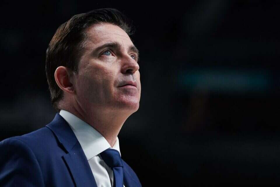 צ'אבי פסקוואל. יישאר בזניט , טוויטר