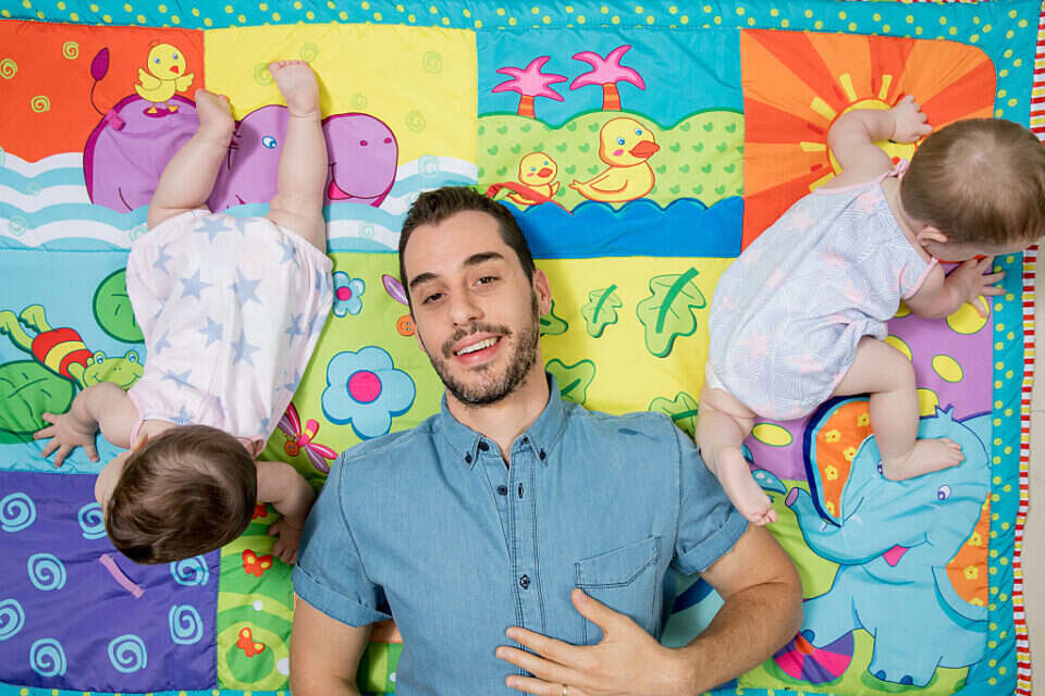 מסתפק בתאומות. נדב בורנשטיין , כפיר זיו