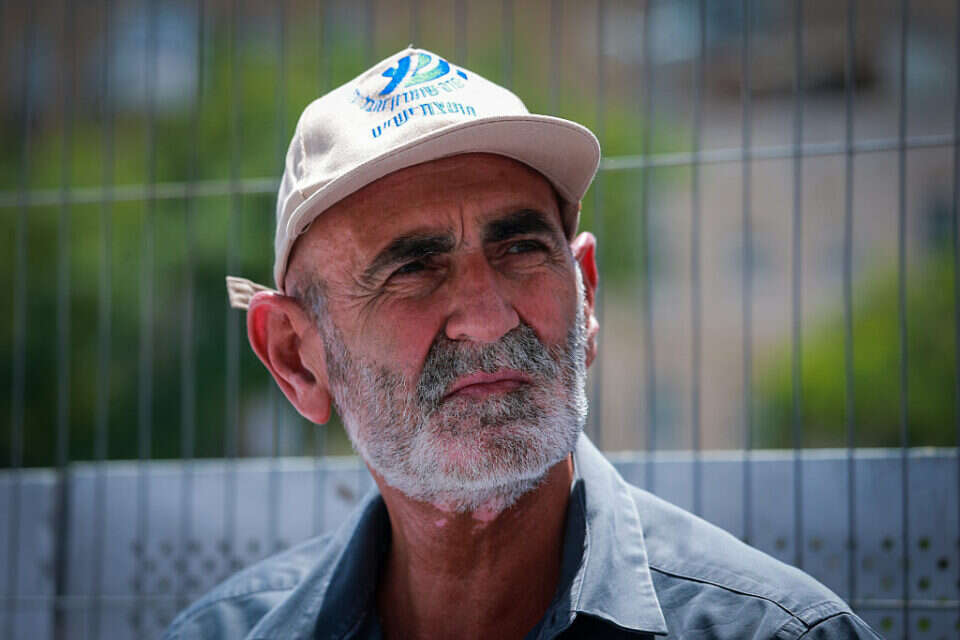 תחת מתקפה מבית. אלחייני , אורן בן חקון