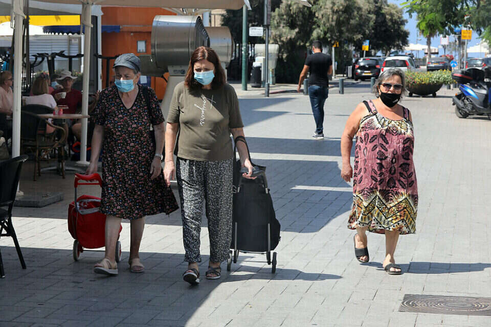 הולכי רגל עם מסכות, ארכיון , גדעון מרקוביץ'