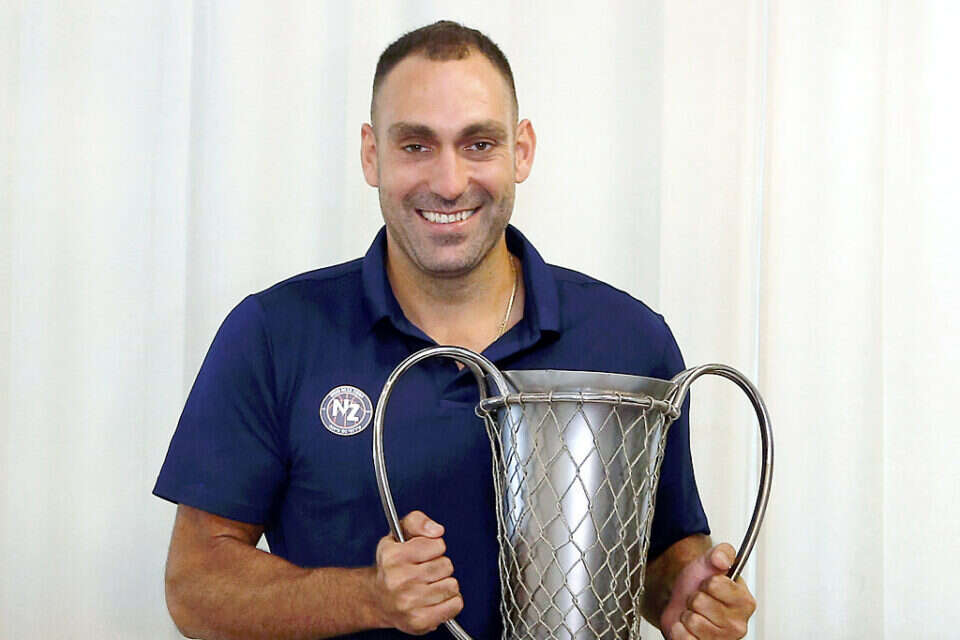 טל דן עם גביע היורופקאפ. מסכם קריירה , אלן שיבר