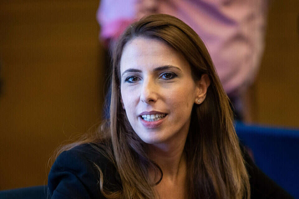 שיר. מה האינטרס? , אורן בן חקון