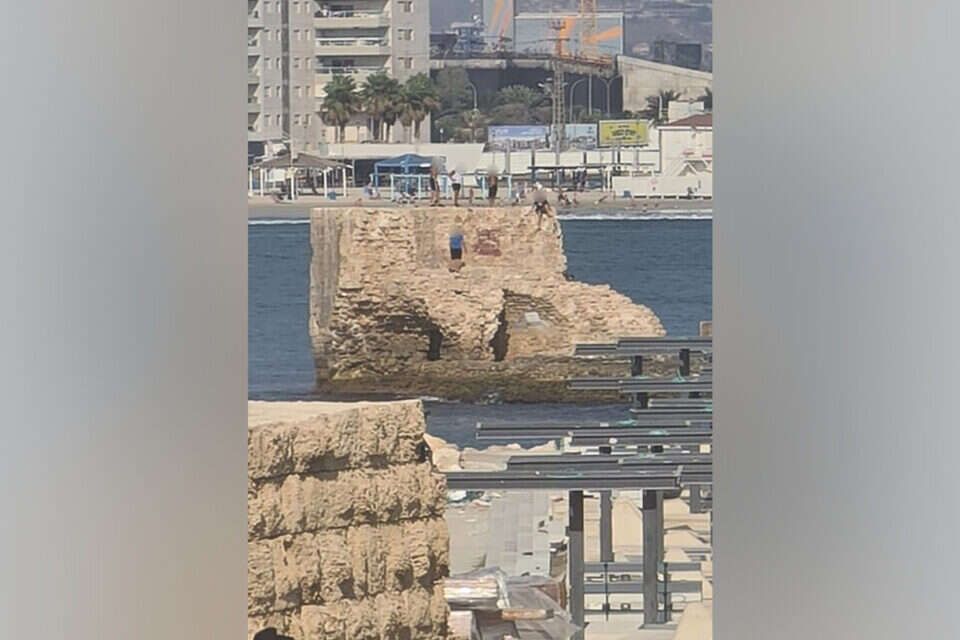 ,