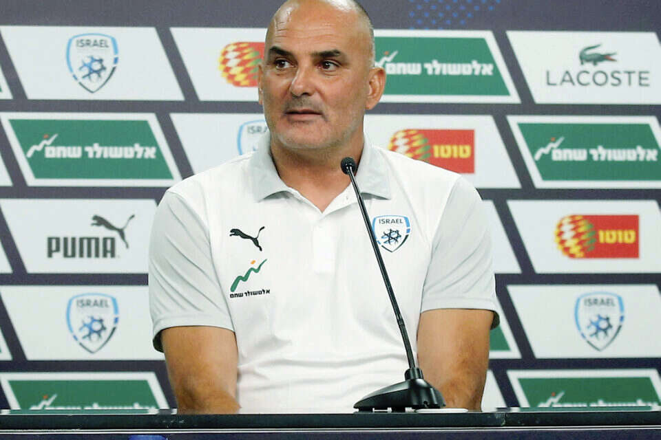 מצטרף לצוות השידור , אלן שיבר