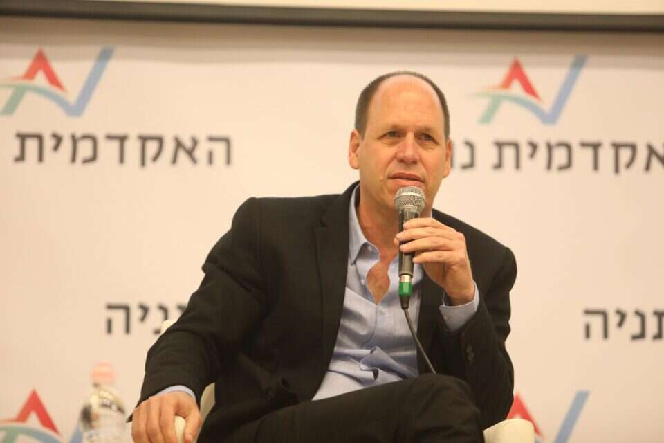 "תהליכים לא תקינים". חגי טופולנסקי, ארכיון , ללא